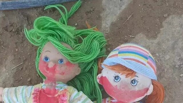 تصاویر | صهیونیست ها با عروسک‌های آغشته به خون کودکان فلسطینی را می‌ترسانند