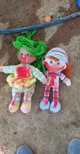 تصاویر | صهیونیست ها با عروسک‌های آغشته به خون کودکان فلسطینی را می‌ترسانند