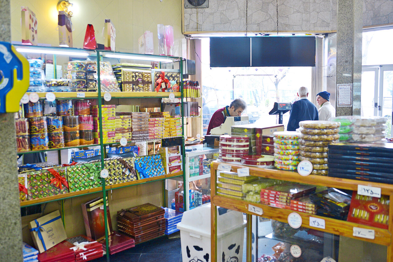 چگونه کافهقنادی میهن از سریال معمای شاه سر درآورد؟