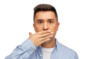 علت بوی بدن دهان در صبح چیست؟ | توصیه دندانپزشکان برای جلوگیری از آن