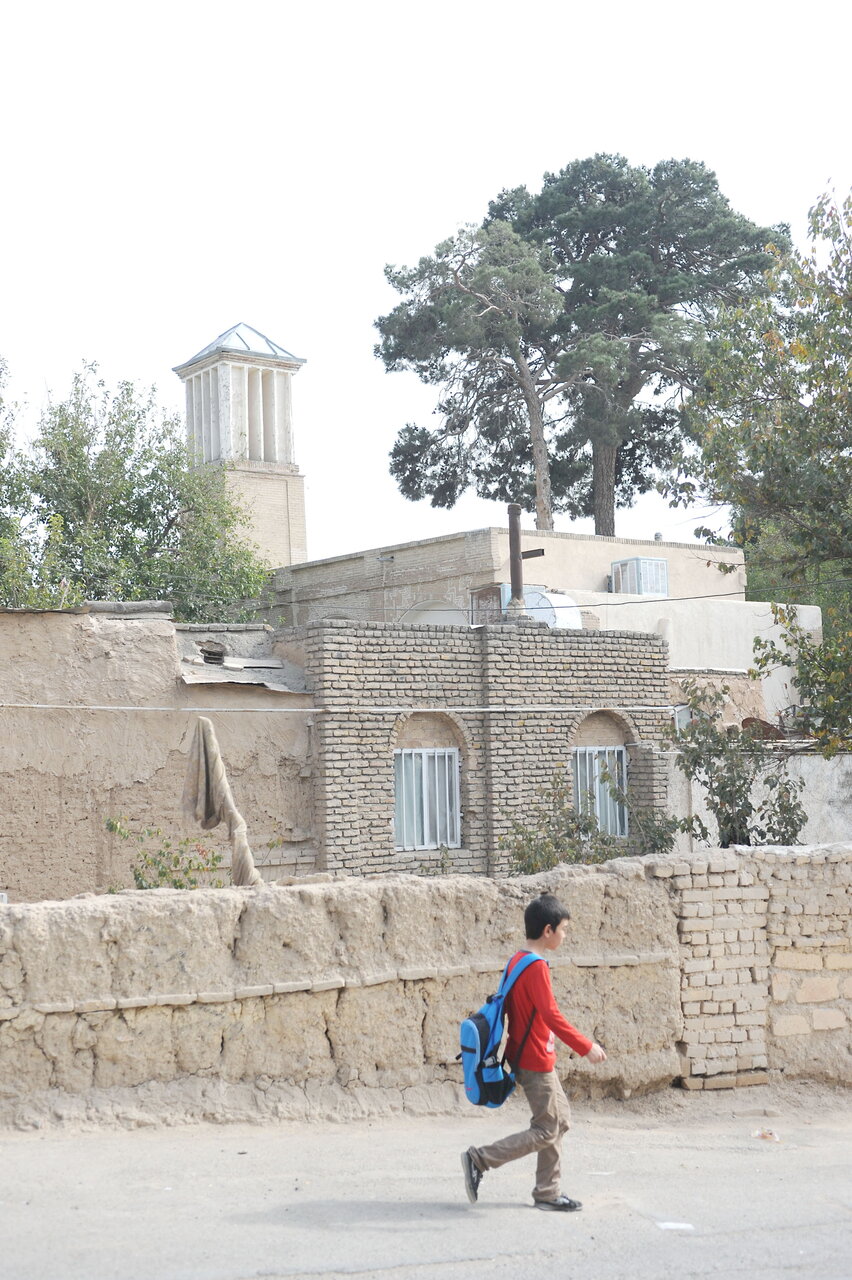 زندگی در جوار بادگیر ۴۰۰ساله | این محله «نگین ری» است
