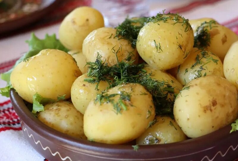 ۷ فایده شگفت انگیز سیب زمینی | با ناشناختهترین مزایای این سبزی بیشتر آشنا شوید