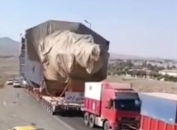 تصاویر پرسروصدای غول عظیم الجثه در جاده اراک - کرمان | انتقال تجهیزات نظامی غول پیکر؟