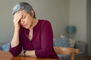 یائسگی؛ پایان دوران باروری یا شروع زندگی تازه؟! | چرا بعضی زنان از یائسگی راضی اند و برخی افسرده؟