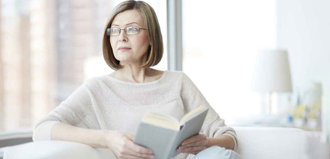 خانم‌های ۳۰ و ۴۰ ساله حتما بخوانند | مراقبت‌های پیشگیرانه برای دوران پیش از یائسگی و گذار به یائسگی