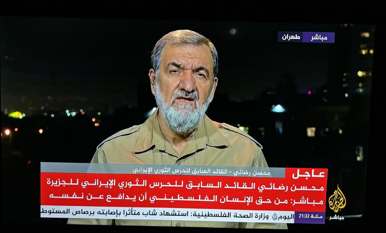 عکس | مصاحبه محسن رضایی با الجزیره با تیپ جنگی