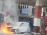 تصاویر لحظه آتش گرفتن پراید در پمپ بنزین مشهد | خونسردی راننده واکنش کاربران فضای مجازی را برانگیخت!