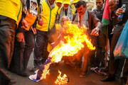 تصاویر | ایثارگران مقابل دفتر سازمان ملل پرچم رژیم اسرائیل را آتش زدند