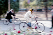 تصاویر دیده نشده از مردم تهران در پیست دوچرخه سواری پارک چیتگر در سال ۱۳۷۴