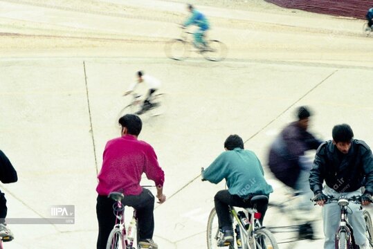 پیست دوچرخه سواری پارک چیتگر در سال ۱۳۷۴