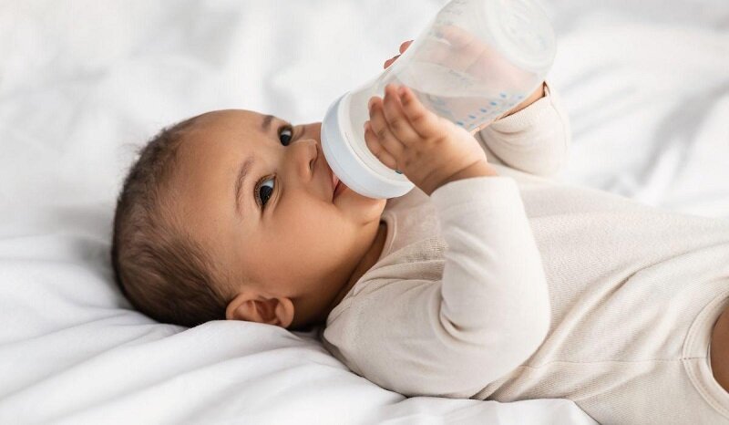 علائم کم آبی در کودکان | از کجا بفهمیم بدن نوزاد کم آب شده است؟ ؛ این هشدار را جدی بگیرید