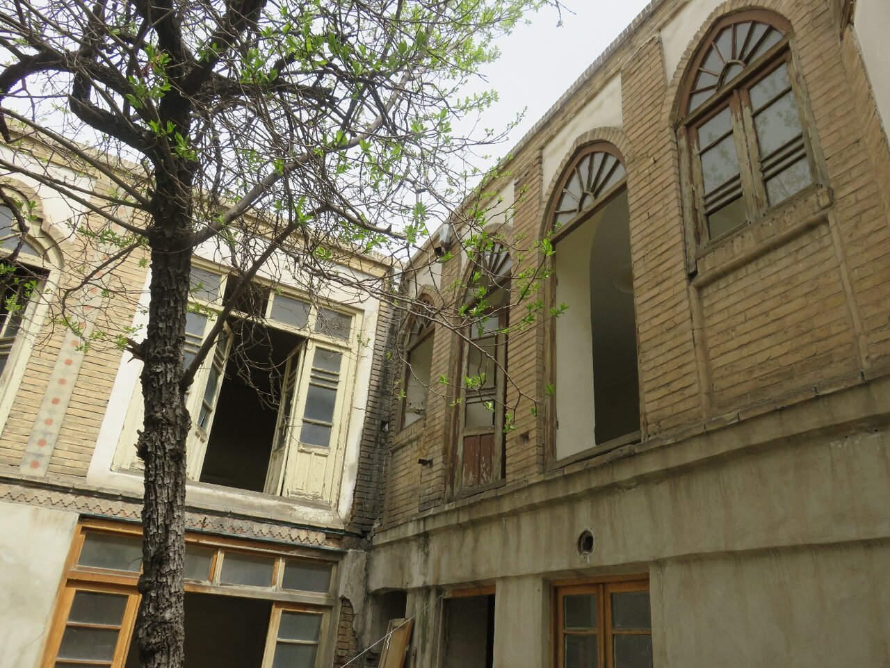 خانه صادق هدایت تا شقاقی این روزها چه اوضاعی دارند؟