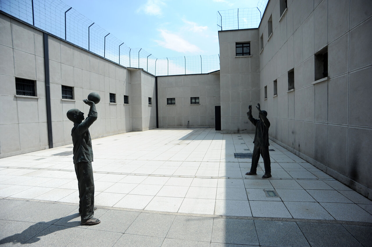 سرگذشت پرماجرای قصر مارکوف | دورهمی اهالی در زندان مشهور