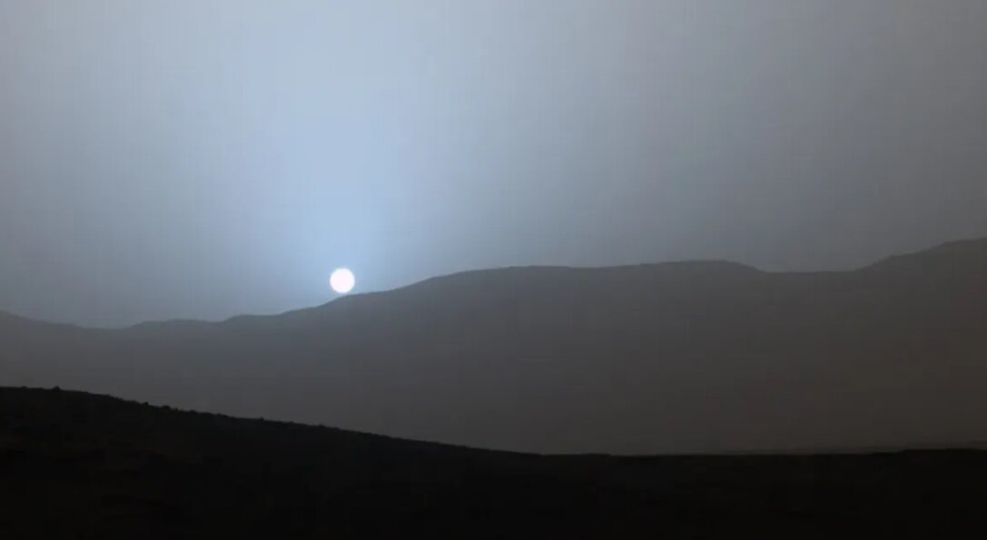 عکس | چرا غروب خورشید در مریخ آبی است؟