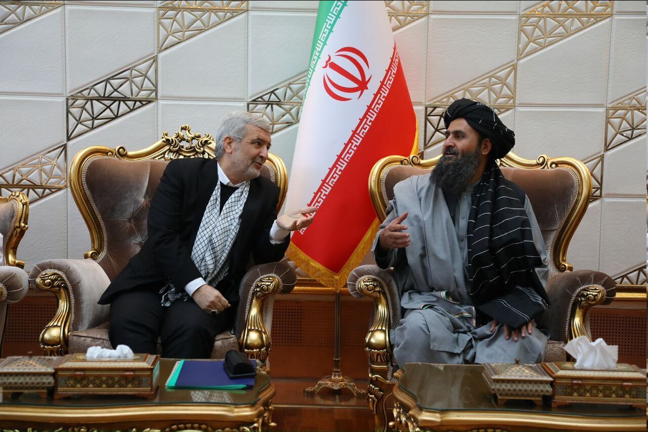 تصاویر استقبال نماینده رئیسجمهوری از هیأت طالبان