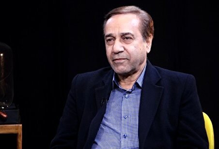 برادر کوچکتر گلپا به دستور چه کسی نام خانوادگیاش را تغییر داد؟