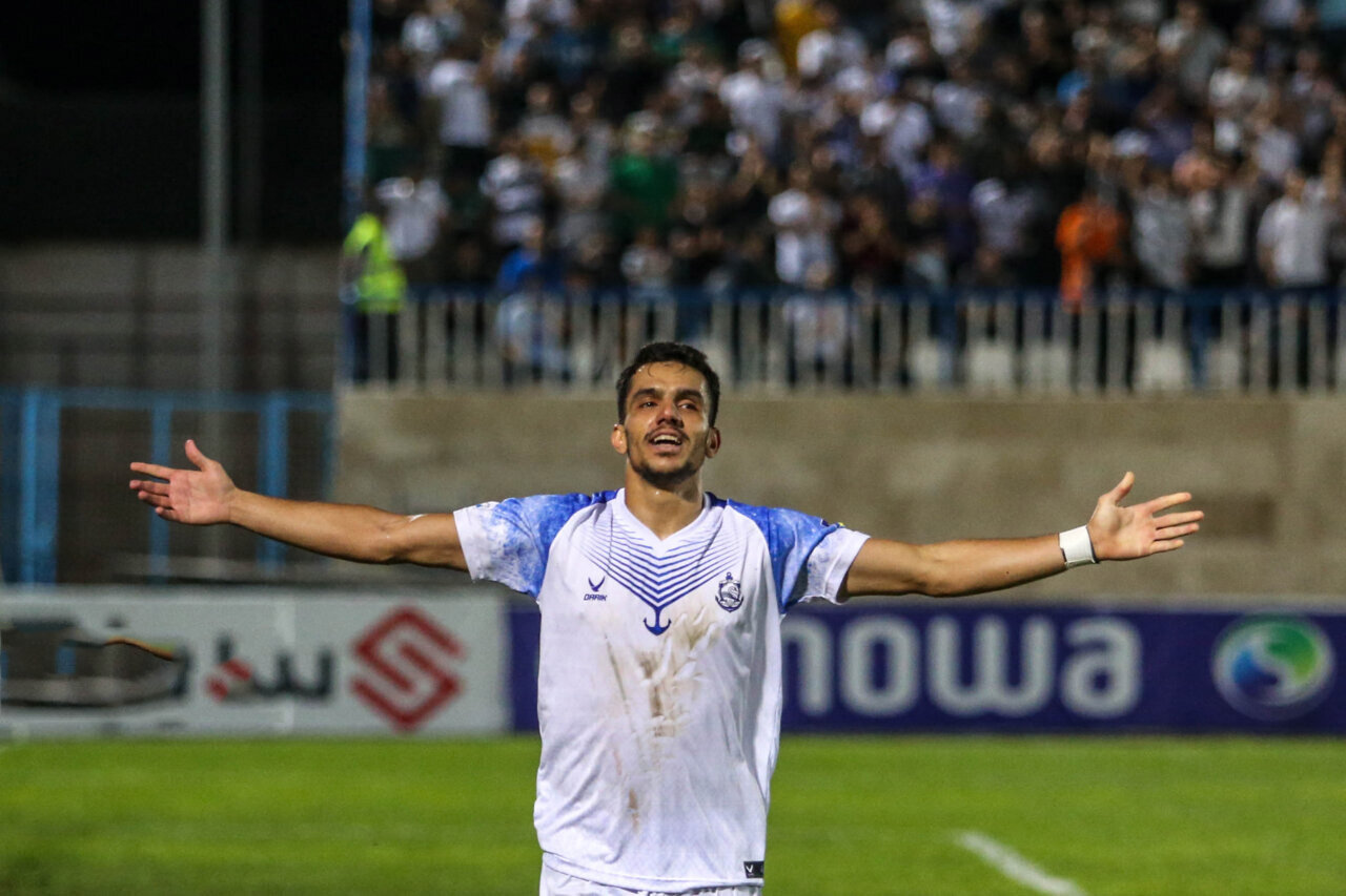 شاید در گلزنی طلسم شدم | با استقلال، پرسپولیس و سپاهان بازی کردیم و این تیم شانس اصلی قهرمانی است