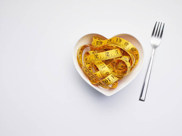 اسیدهای چرب امگا ۳ چیست ؟ | استفاده از اسیدهای چرب امگا ۳ برای این افراد ضروری است | خطرات احتمالی مصرف خود سرانه مکملها را بدانید