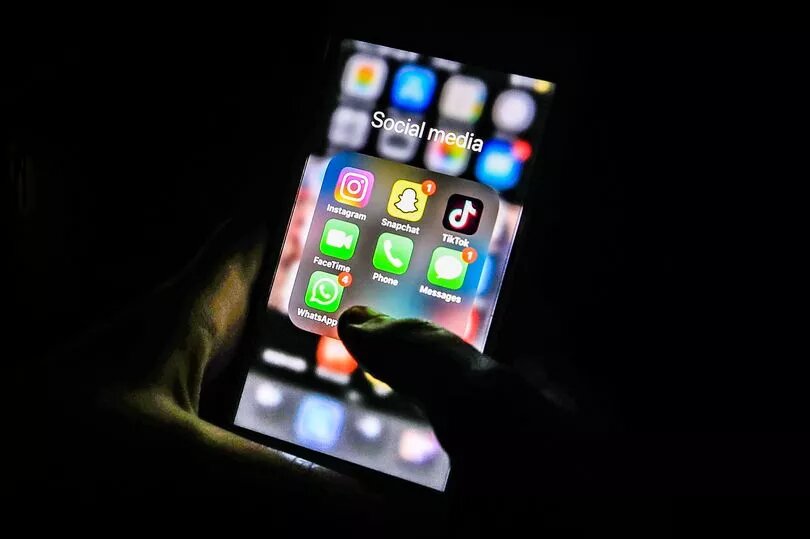 شکاف واقعیت و غیرواقعیت در فضای مجازی | «بیش از حد بودگی» چالش جدید فضای مجازی است