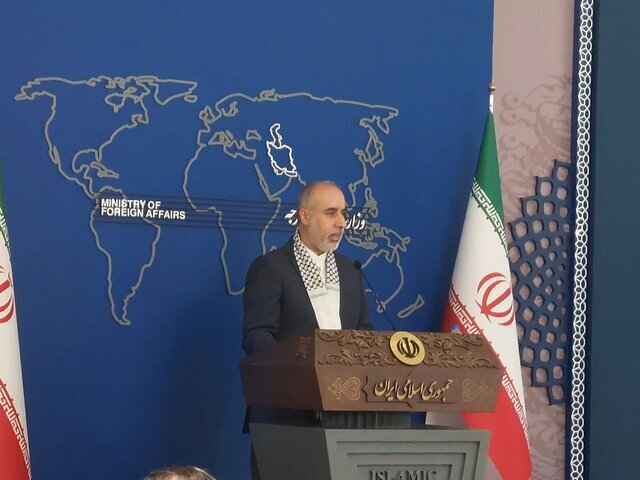 تصویر حضور متفاوت ناصر کنعانی در جمع خبرنگاران