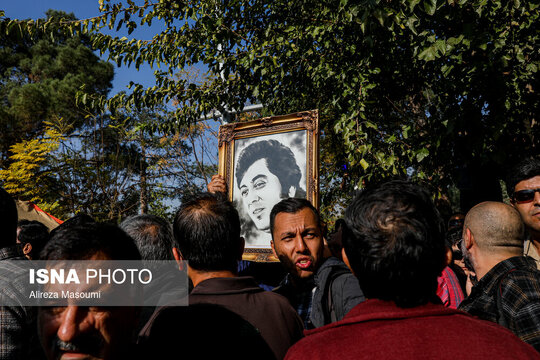 مراسم تشییع پیکر زنده یاد اکبر گلپا در قطعه هنرمندان ایران