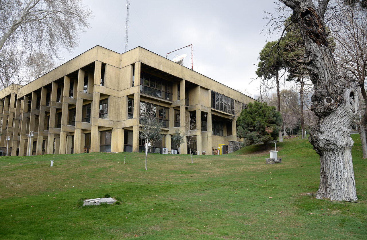 پژوهشگاه دانشهای بنیادی جایگزین دفتر شخصی فرح