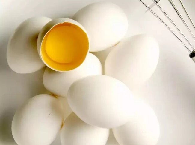تخم مرغ آب پز یا املت؛ کدام بهتر است؟ | ارزش غذایی این ماده غذایی مغذی