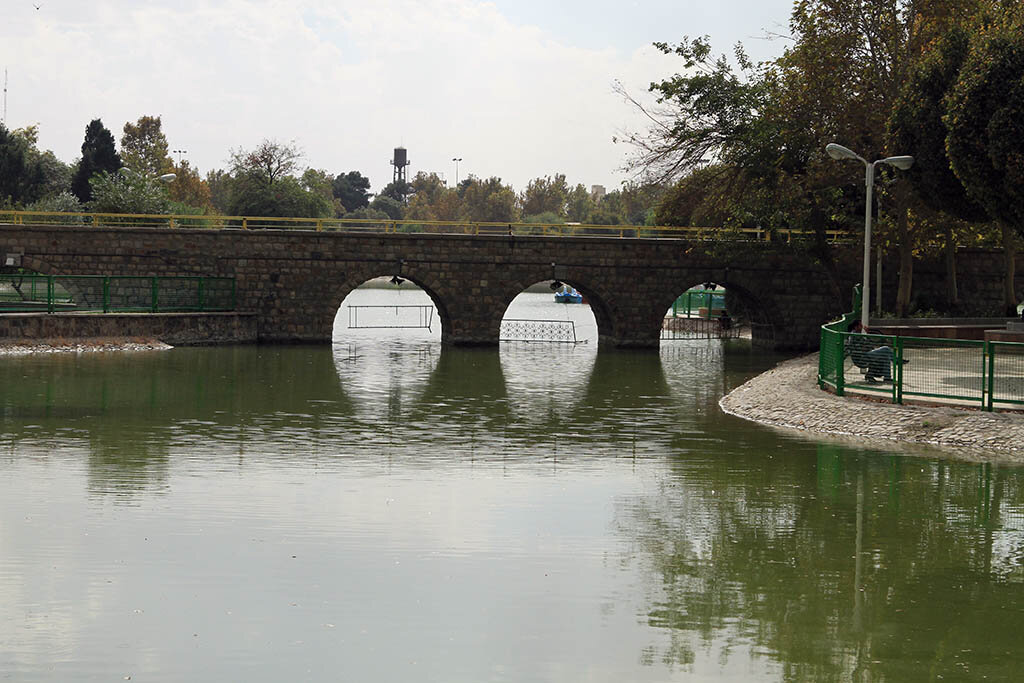 برای پاییز گردی در تهران به کجا برویم؟ | از قدم زدن روی برگهای زرد و نارنجی تا قایق سواری در دریاچه سرد