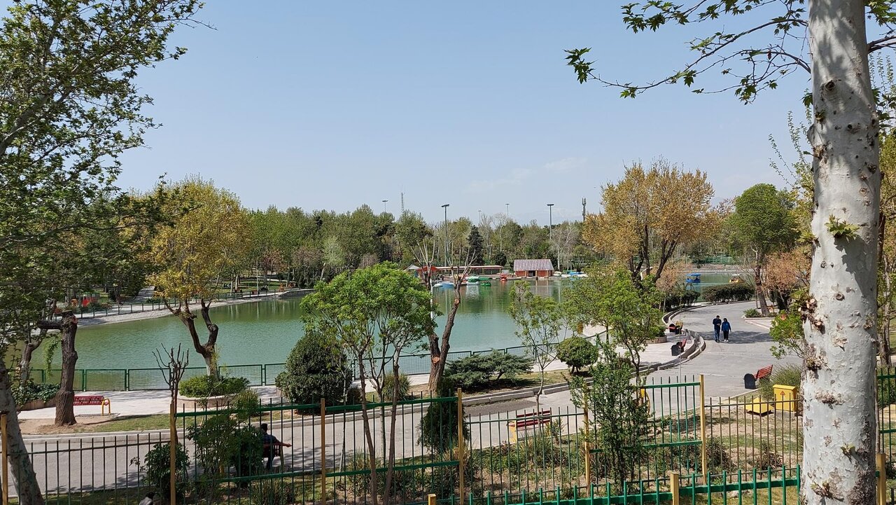 برای پاییز گردی در تهران به کجا برویم؟ | از قدم زدن روی برگ‌های زرد و نارنجی تا قایق سواری در دریاچه سرد