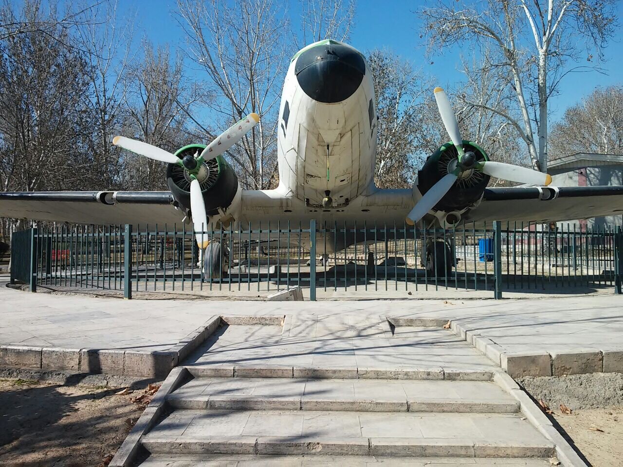 برای پاییز گردی در تهران به کجا برویم؟ | از قدم زدن روی برگهای زرد و نارنجی تا قایق سواری در دریاچه سرد