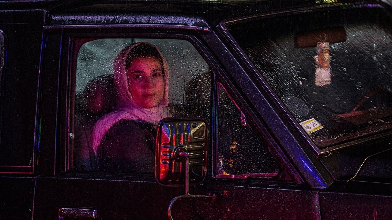 تصاویر عاشقانه سارا بهرامی در جنگل پرتغال | ماجرای معلمی که سال ها پیش او را مورد آزار و اذیت قرار داد