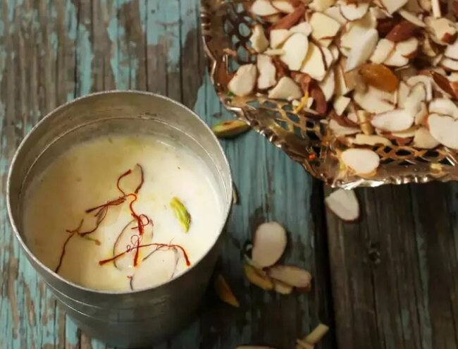 ۵ نوشیدنی خانگی با شیر برای ارتقای ایمنی بدن در پاییز و زمستان