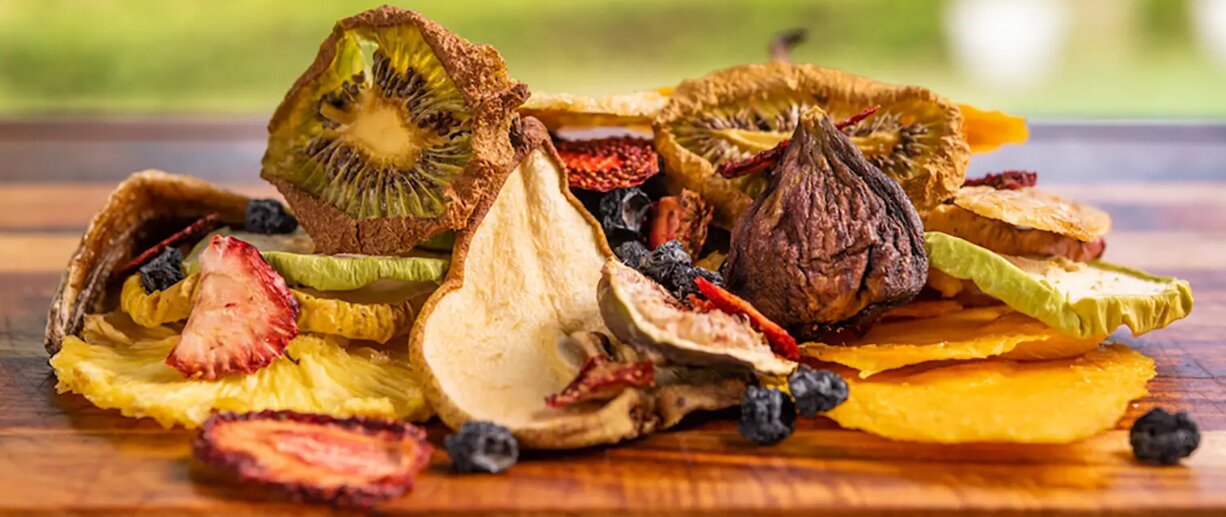 ۱۰ خوراکی سالم که باعث چاقی در افراد رژیمی میشود