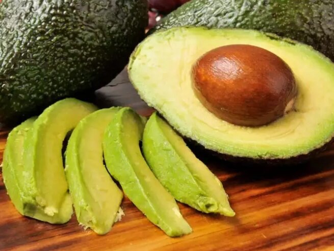 خواص شگفت انگیز آووکادو ؛ میوه ای جادویی برای همه فصول