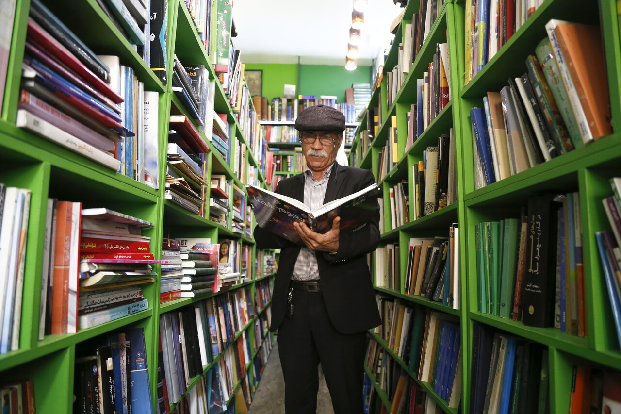 ماجرای پیرمرد و باغ سبز کتاب | اینجا کتابها بال درمیآورند و کوچ میکنند