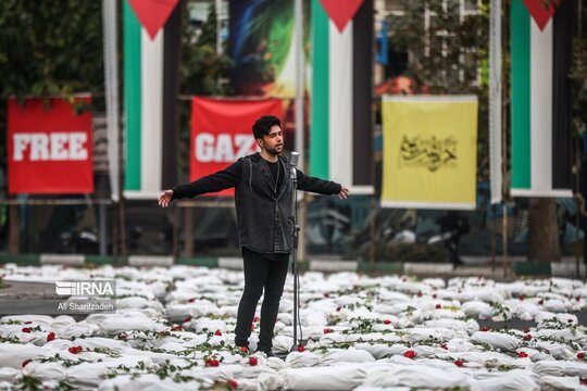 جسد كفن پوش در ميدان فلسطين