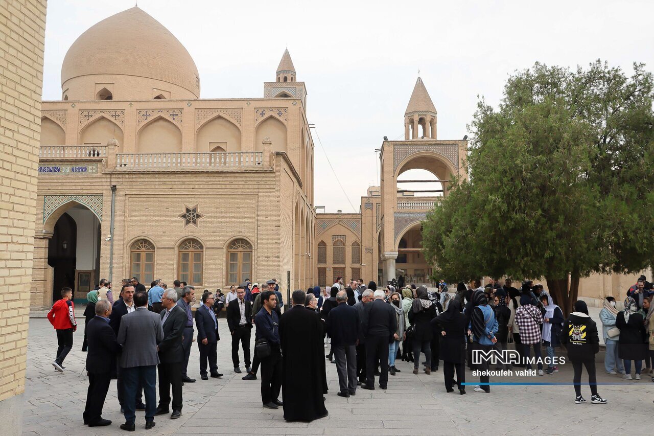 تصاویر | تجمع متفاوت ارامنه اصفهان در کلیسای وانک علیه جنایات اسرائیل