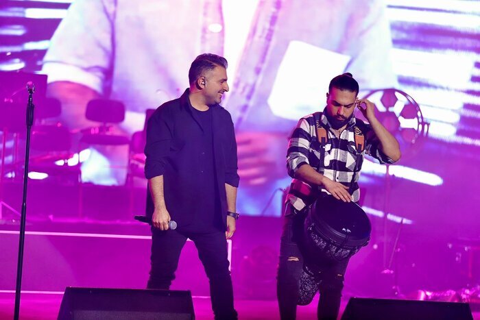 تصاویر اجرای آهنگ پاقدم در کنسرت طللیسچی | بازیکن آرژانتینی باشگاه استقلال هم آمده بود