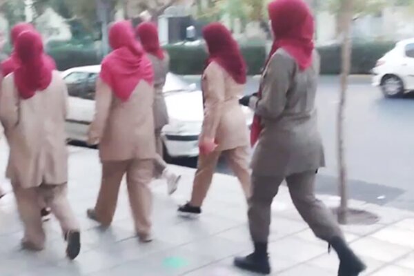 ماجرای حضور چند زن با لباس منافقین در تهران | توضیح رئیس مرکز فوریتهای امنیت وزارت کشور