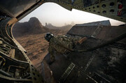 تصاویر پرش تکاوران نیروهای ویژه هوابرد نزاجا از بالگرد شینوک