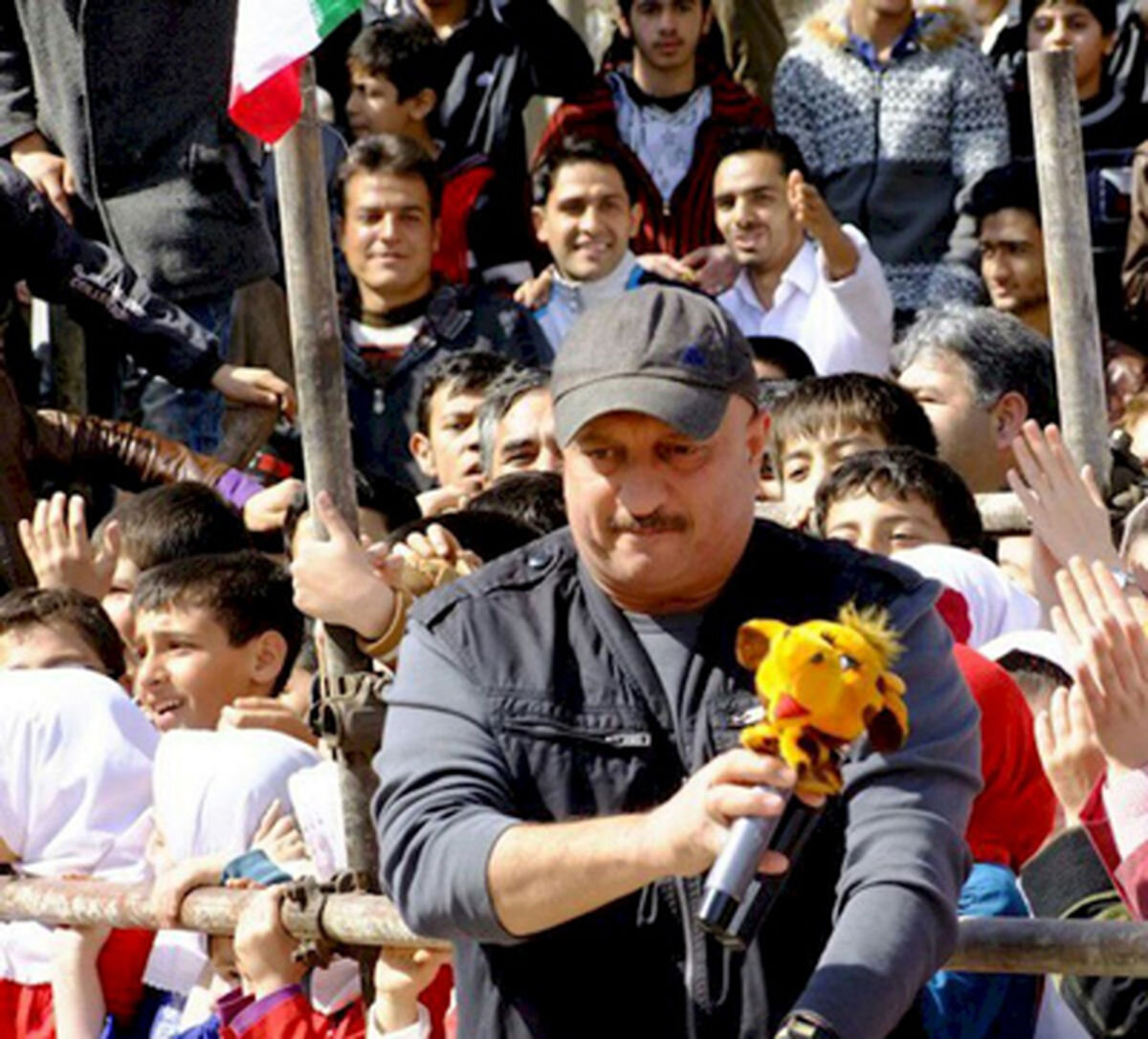 پدر و مادرها را باید از برق بکشیم که وسط کادر نیایند ! | تا دبیرستان لیلی بازی میکردم