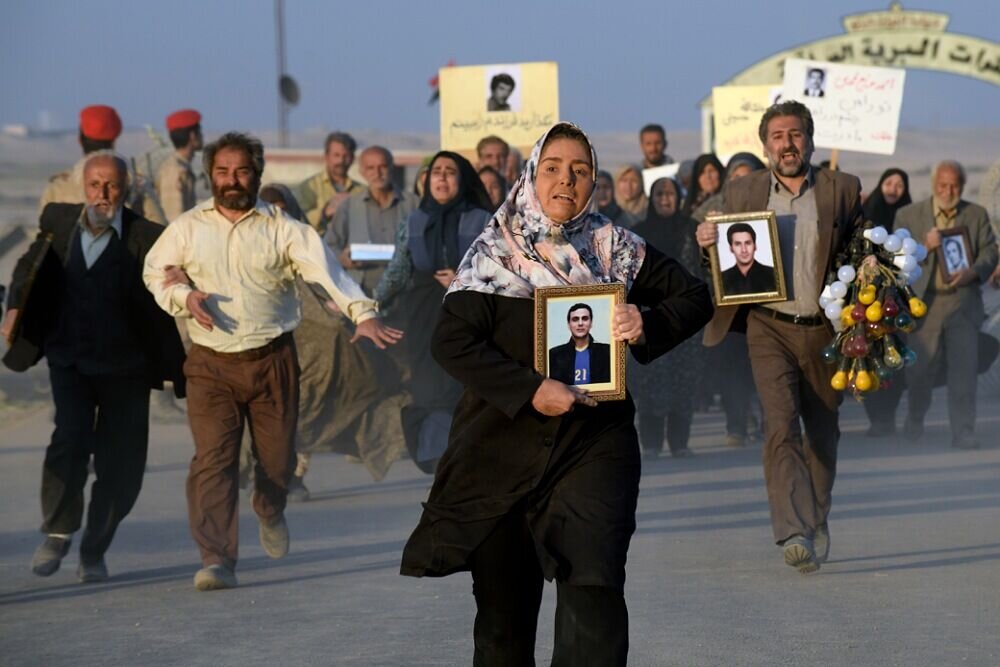 وقتی ماجرای برادر ما را فهمیدند فضولات گاو به سمت خانه ما پرت میکردند