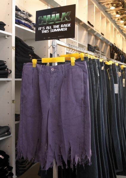 تصاویری جذاب از تبلیغات محیطی خارقالعاده فیلمها | ایدههای ساده اما جالب فیلمهایی مثل «بیل را بکش»، «بتمن میآغازد» و...