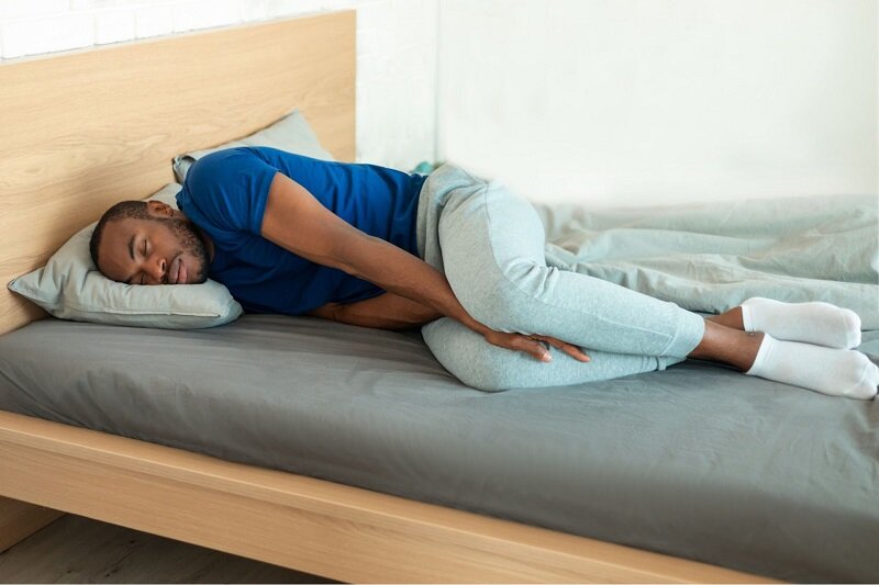 کدام حالت خوابیدن بهتر است؟ | موقعیت‌های خواب که می‌توانند به سلامت شما کمک کنند