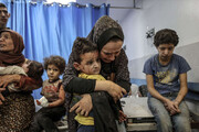 ببینید|  سرگردانی کودک تنها در راهروهای بیمارستان غزه