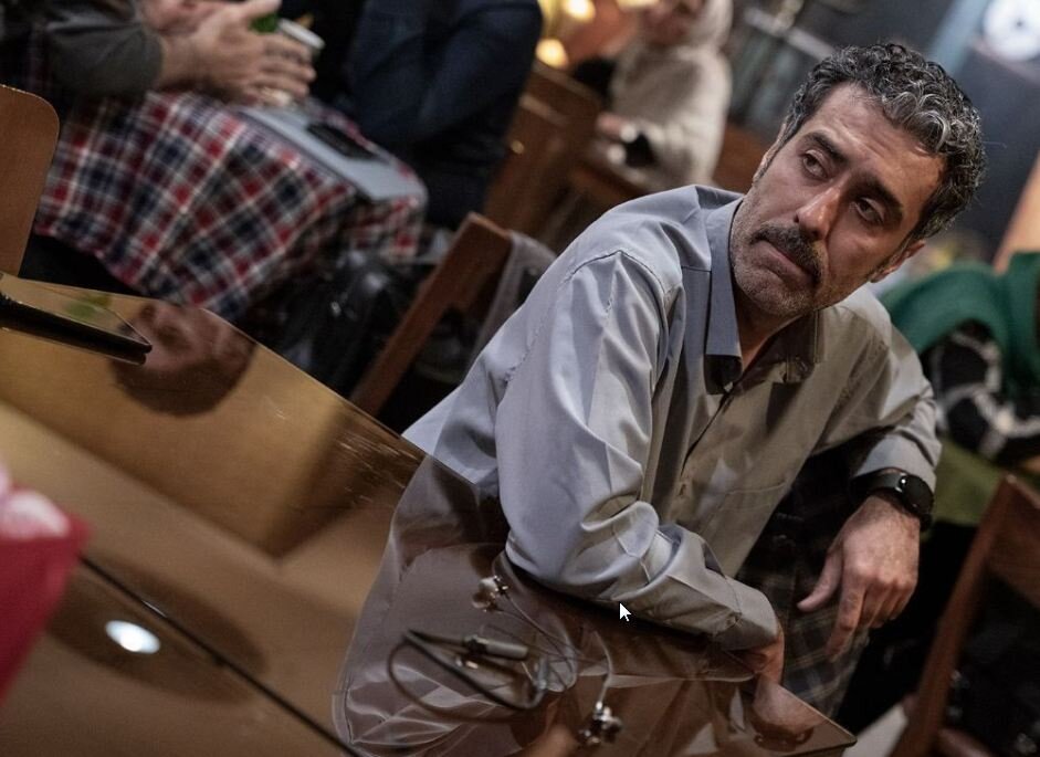 نمایشی که در کافه تتاتر شهر مسائل دهه هشتادی ها را بازگو می کند