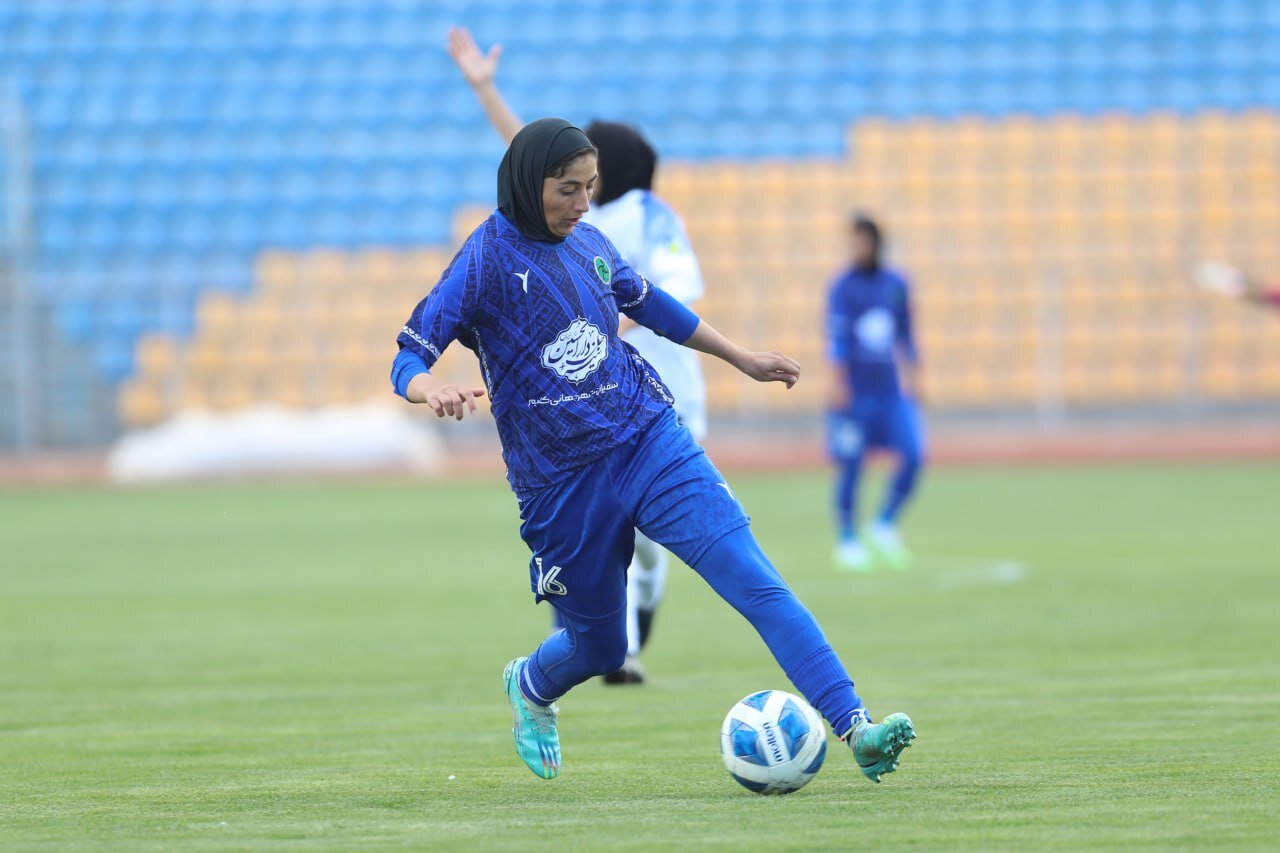 عکس | پیک‌نیک زنانه با یک شروع هیجانی | ۲ ستاره فوتبال پس از  یک‌دهه در تیم رقیب
