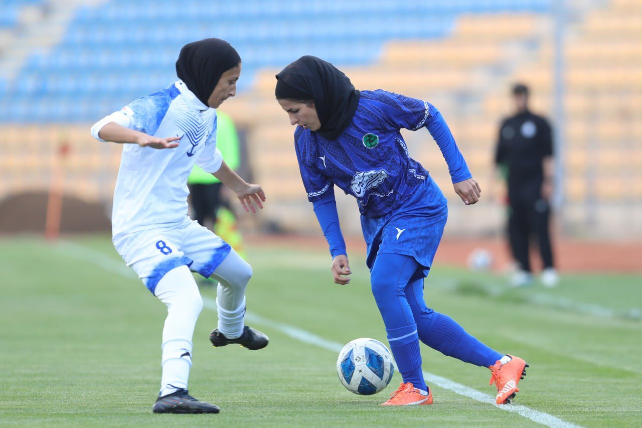 عکس | پیک‌نیک زنانه با یک شروع هیجانی | ۲ ستاره فوتبال پس از  یک‌دهه در تیم رقیب