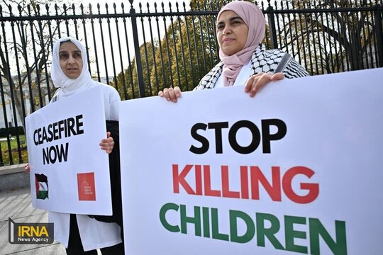 تظاهرات گروهی از پزشکان و پرستاران مقابل کاخ سفید برای تاکید بر لزوم توقف جنگ علیه غزه