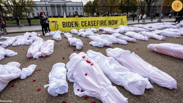 ده‌ها جسد کفن‌پوش مقابل کاخ سفید به یاد قربانیان غزه